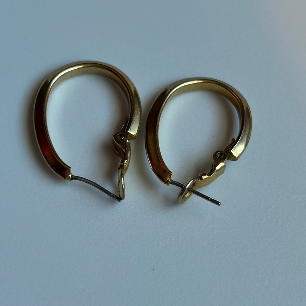 Vintage Gold Tone Oval Hoop Earrings Classic Vintage Hoops Gold Hoops Minimalist - Picture 4 of 13